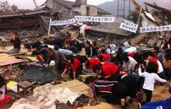 cristaos-oram-nas-ruinas